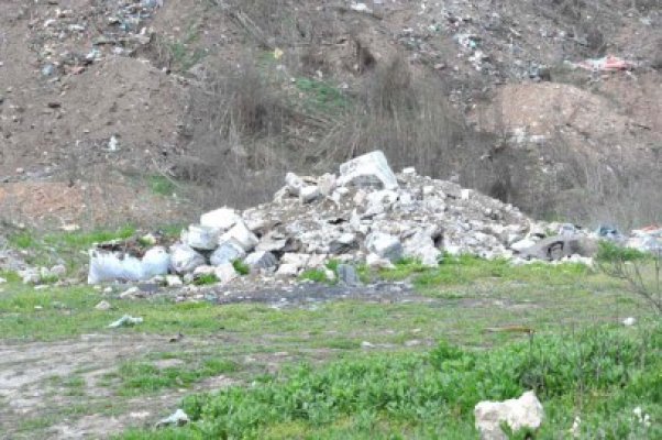 Activiștii de mediu vor mașină de la prefectură, pentru a strânge materialele reciclabile